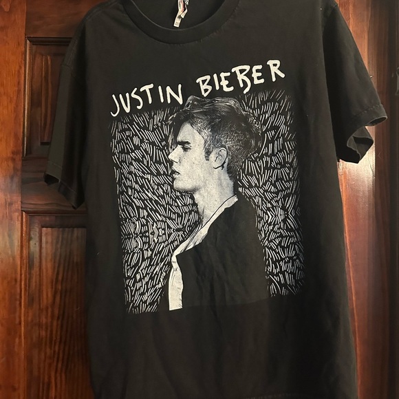 Justin Beiber 2016 LG Black Tee with White Portrait Design - Picture 1 of 3